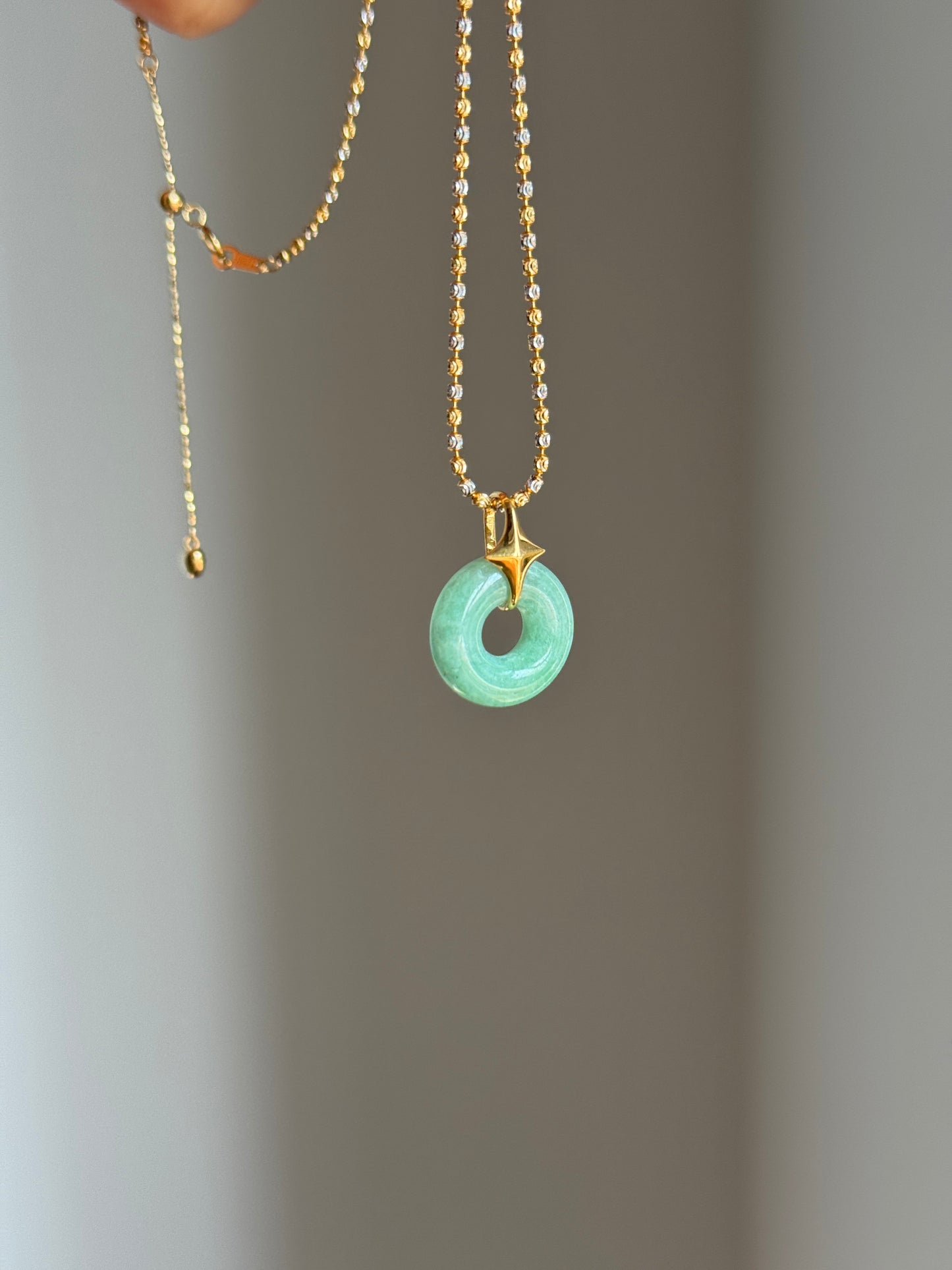 #P0539 "Bi" Vivid Green Jadeite Jade Donut 18K Yellow Gold Pendant