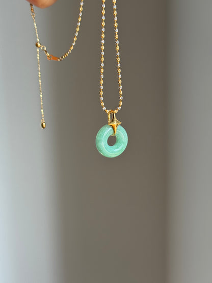 #P0539 "Bi" Vivid Green Jadeite Jade Donut 18K Yellow Gold Pendant