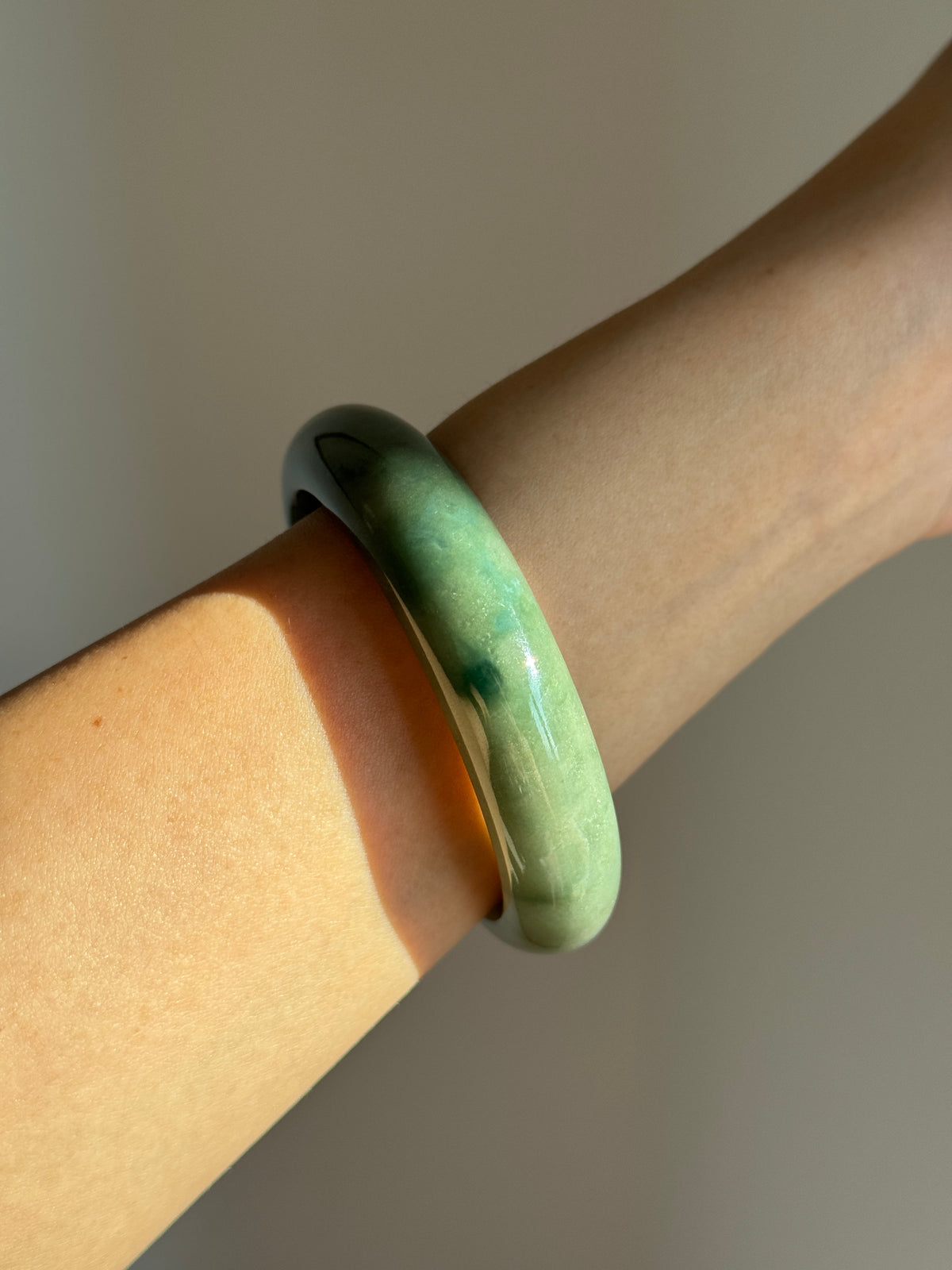 #0430 Icy Blue Water Olive Green Rich Blue Flower Jade Bangle Size 54.5