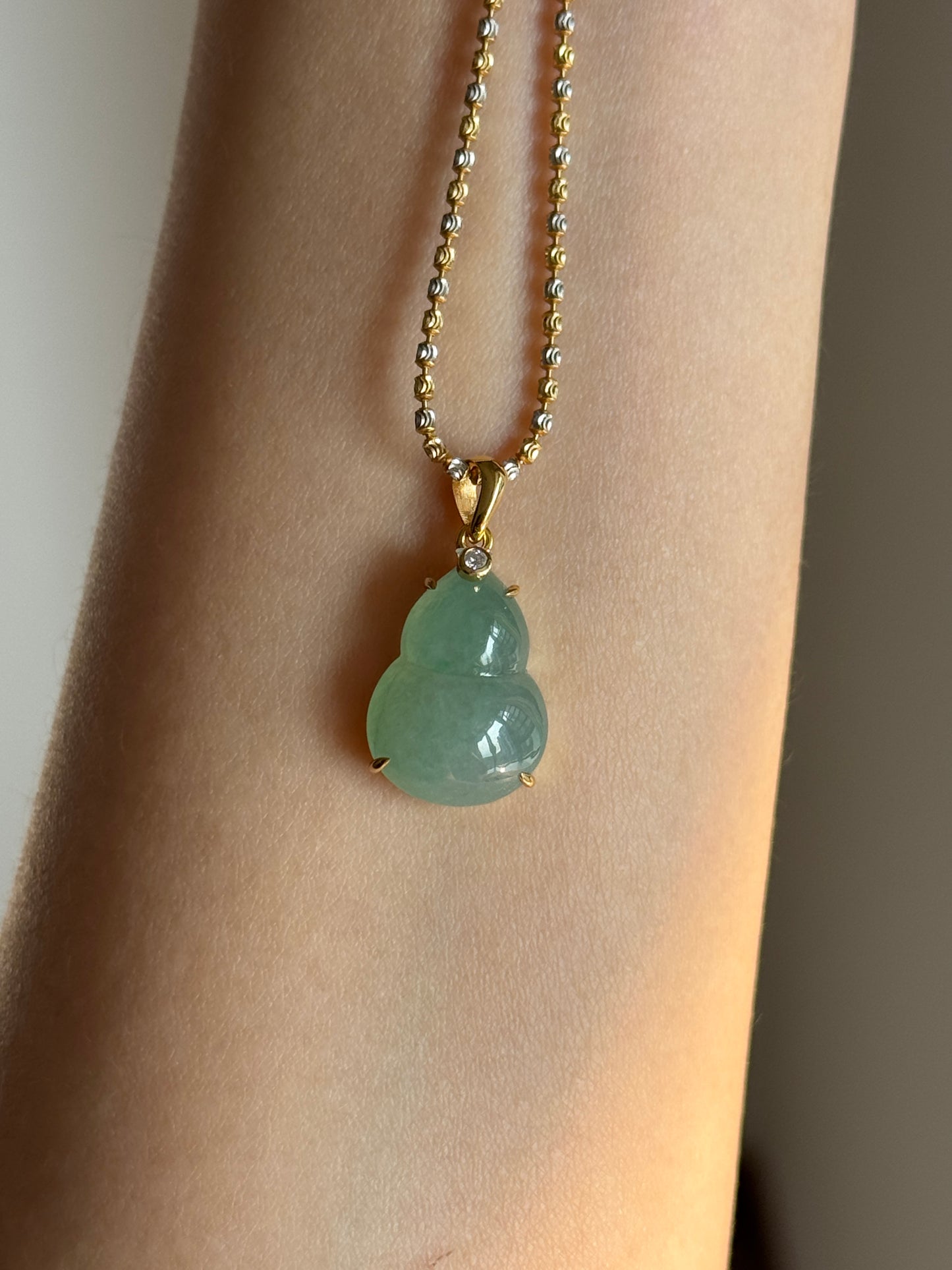 #P0530 "Hulu/Gourd" Icy Lotus Green Jadeite Jade 18K Yellow Gold Pendant