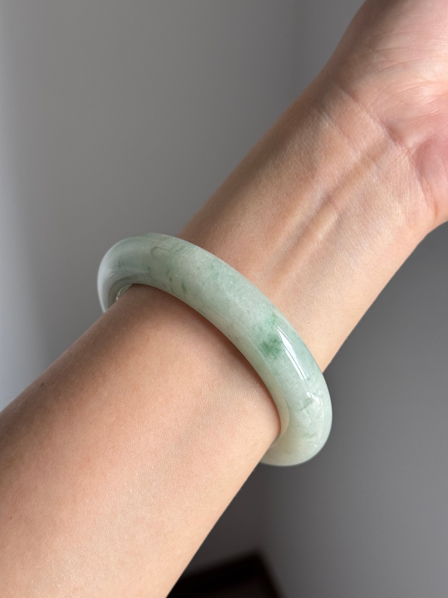 #0362 Vivid Green Flower Jade Bangle Size 57.2