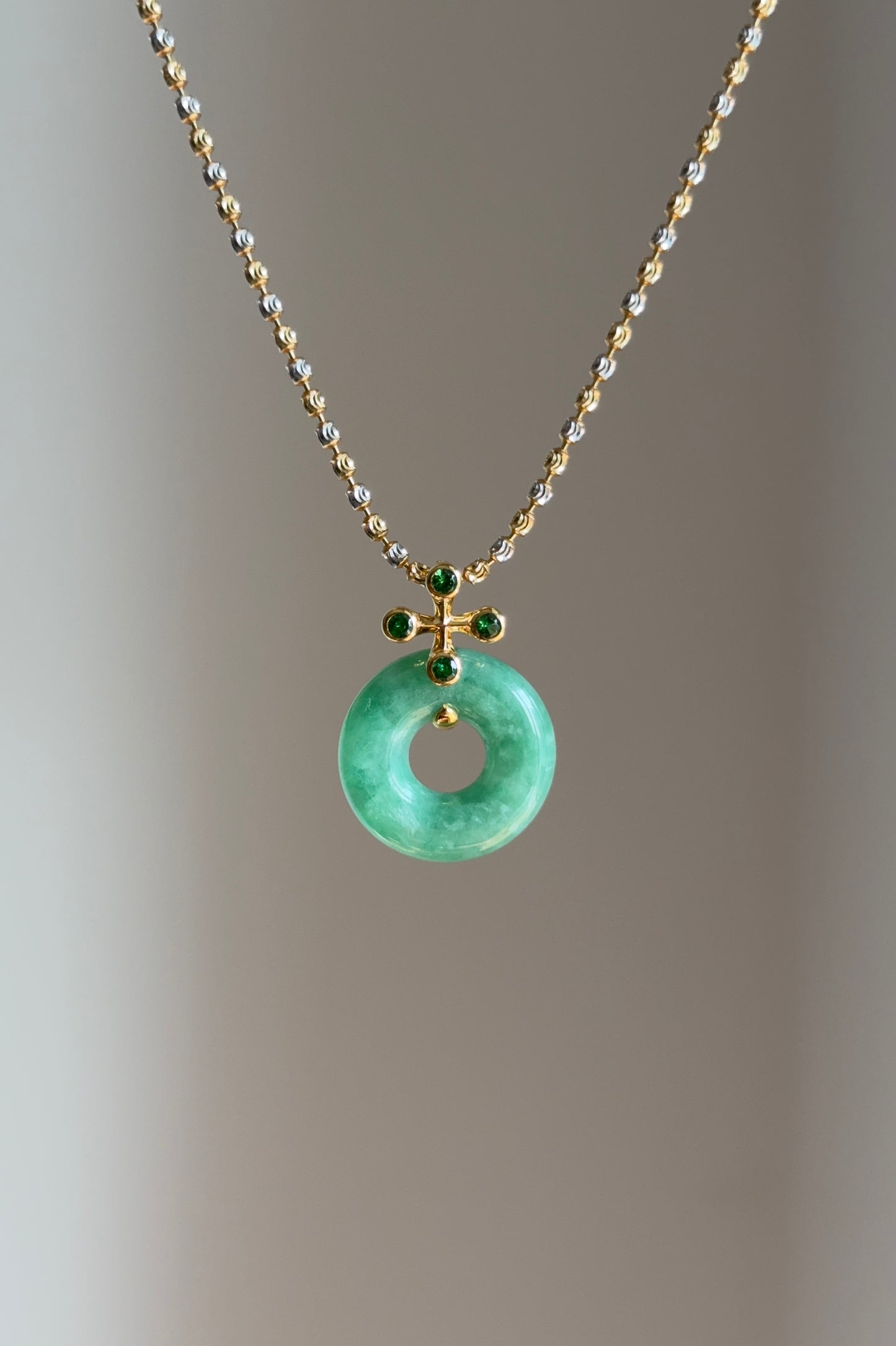 #P0534 "Bi" Vivid Green Jadeite Jade Donut 18K Yellow Gold Pendant