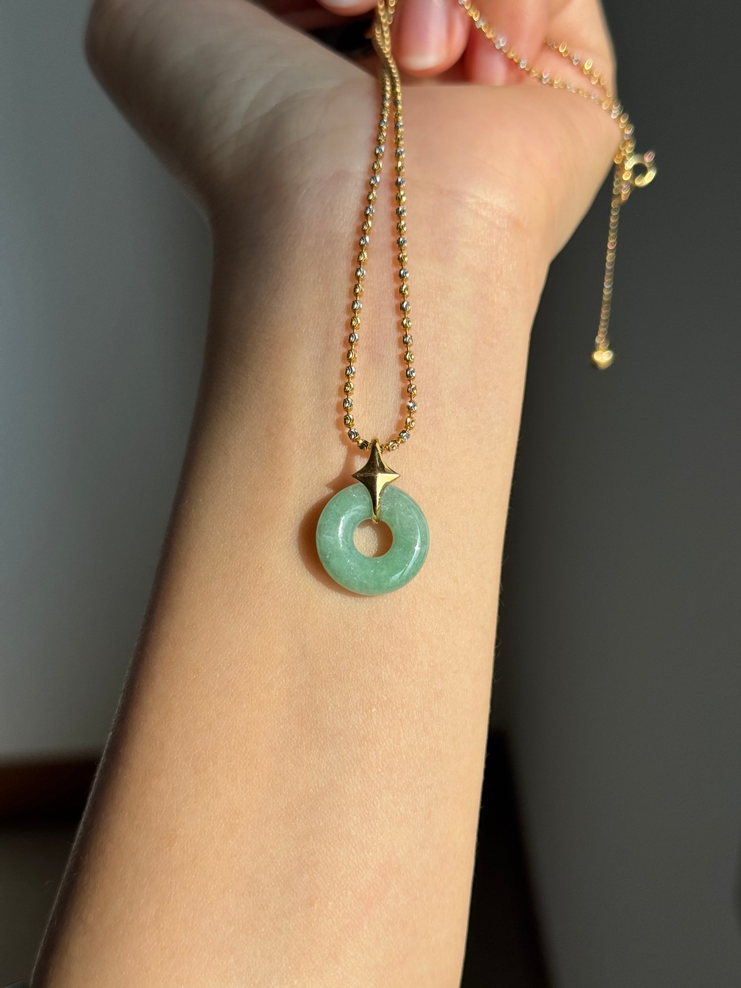 #P0539 "Bi" Vivid Green Jadeite Jade Donut 18K Yellow Gold Pendant