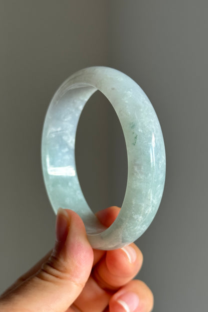 #0447 Icy Light Green Snow Flakes Jade Bangle Size 56.7