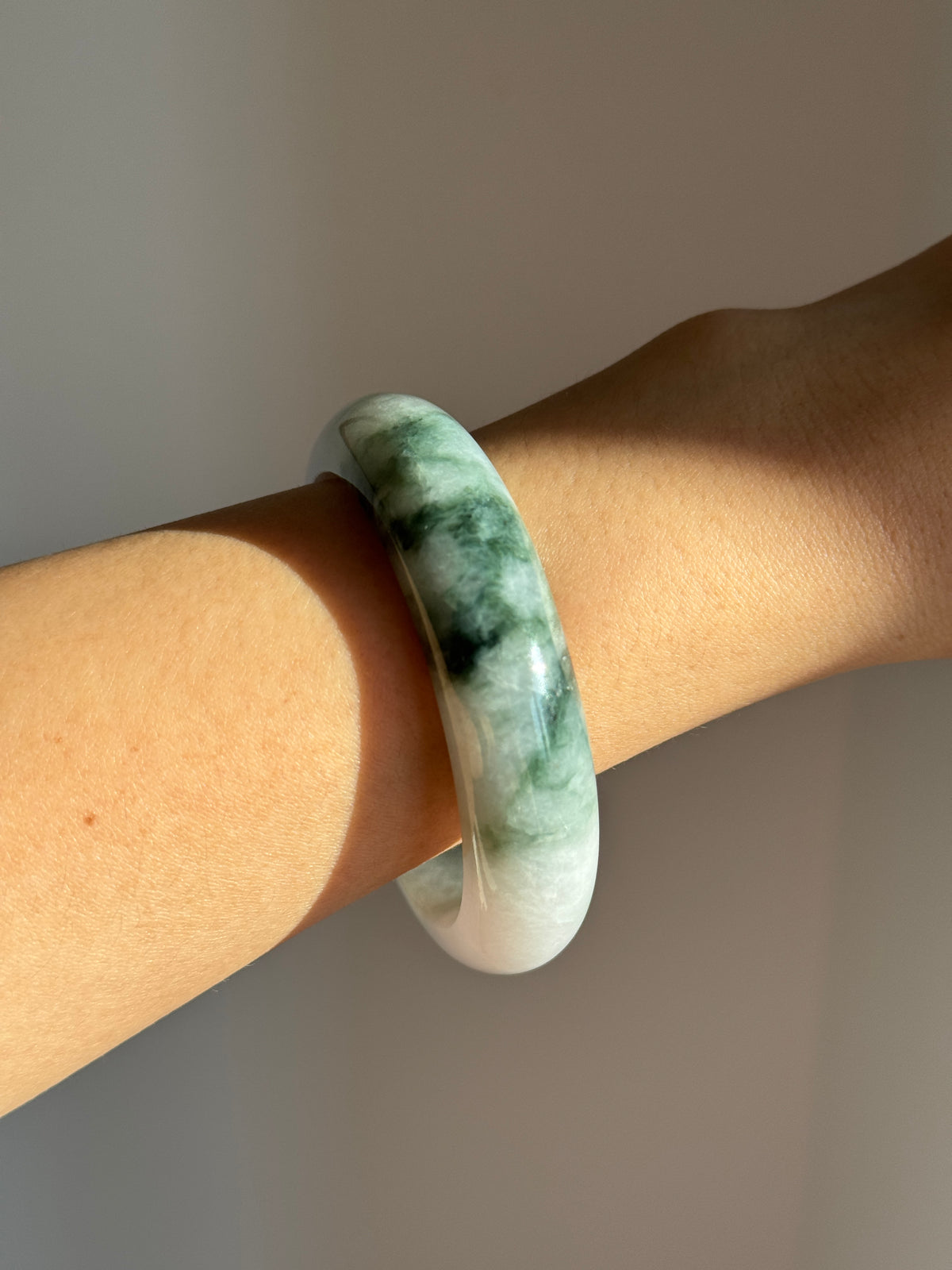 #0434 Icy Green Flower Lavender Jade Bangle Size 50.7