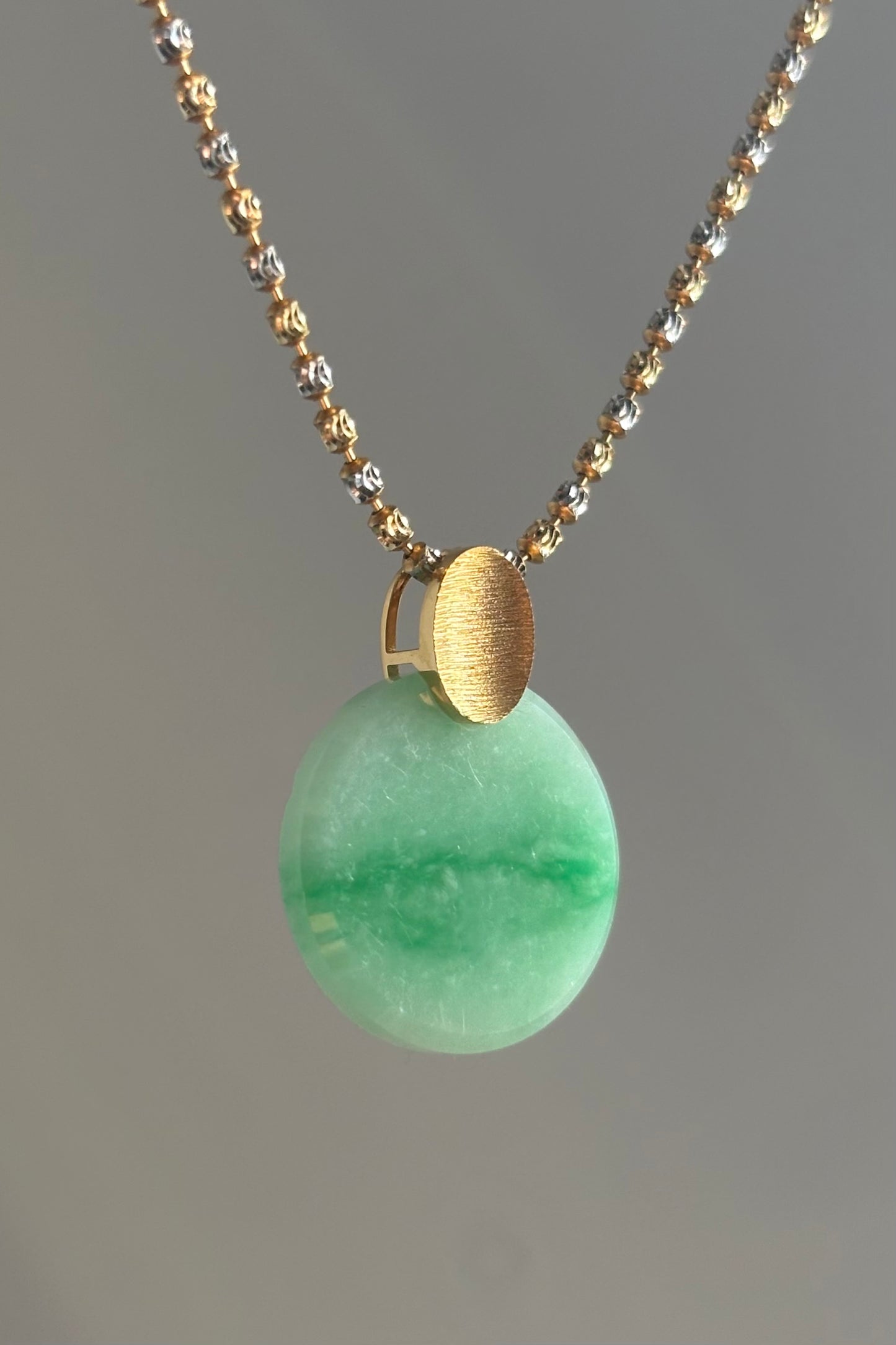 #P0453 "Wushi/Peace" Vivid Green Jadeite Jade 18K Yellow Gold Pendant