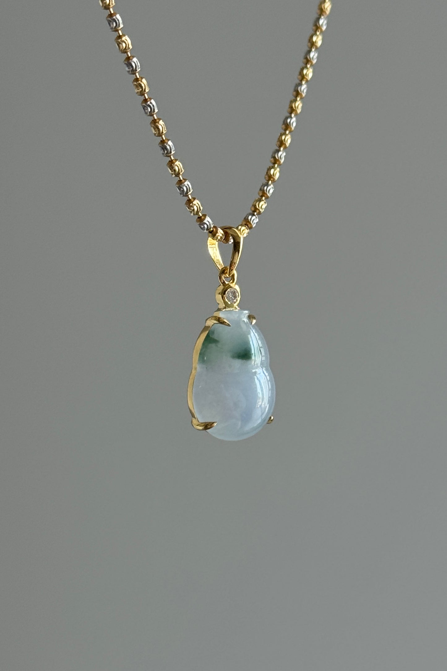 #P0514 "Hulu/Gourd" Icy Lavender Green Flower Jadeite Jade 18K Yellow Gold Pendant