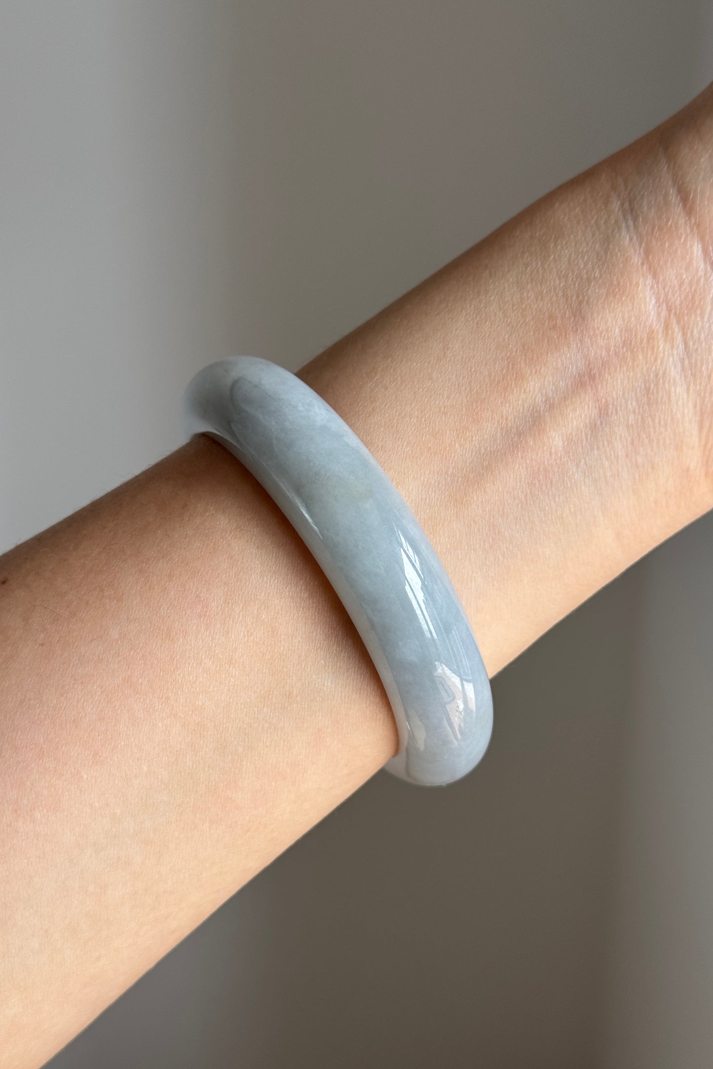 #0386 Icy Blue Lavender Yellow Jade Bangle Size 53.7