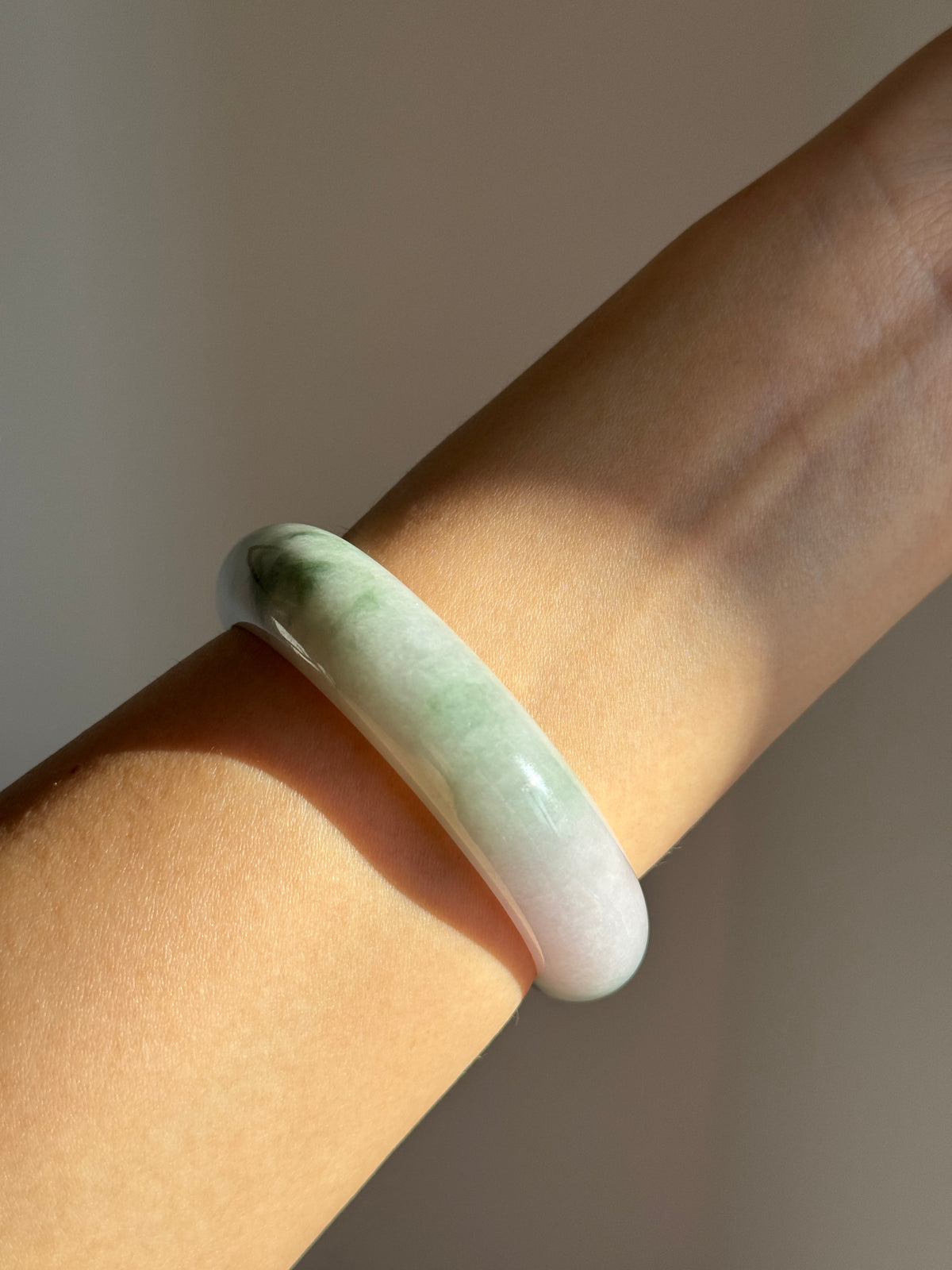 #0434 Icy Green Flower Lavender Jade Bangle Size 50.7