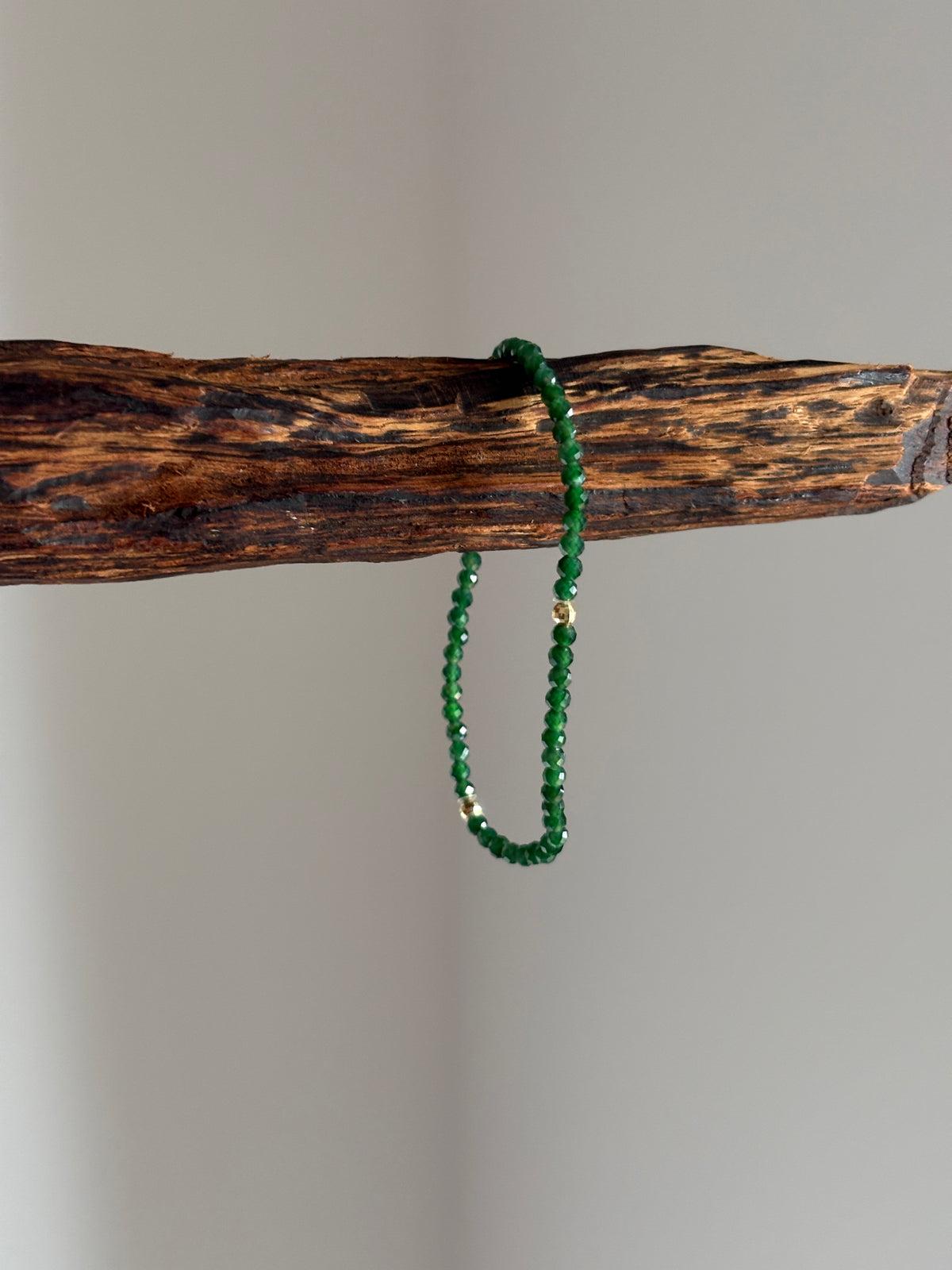 #B0801 Icy Imperial Green Jadeite Jade Diamond-cut Beads 18K Gold Bracelet