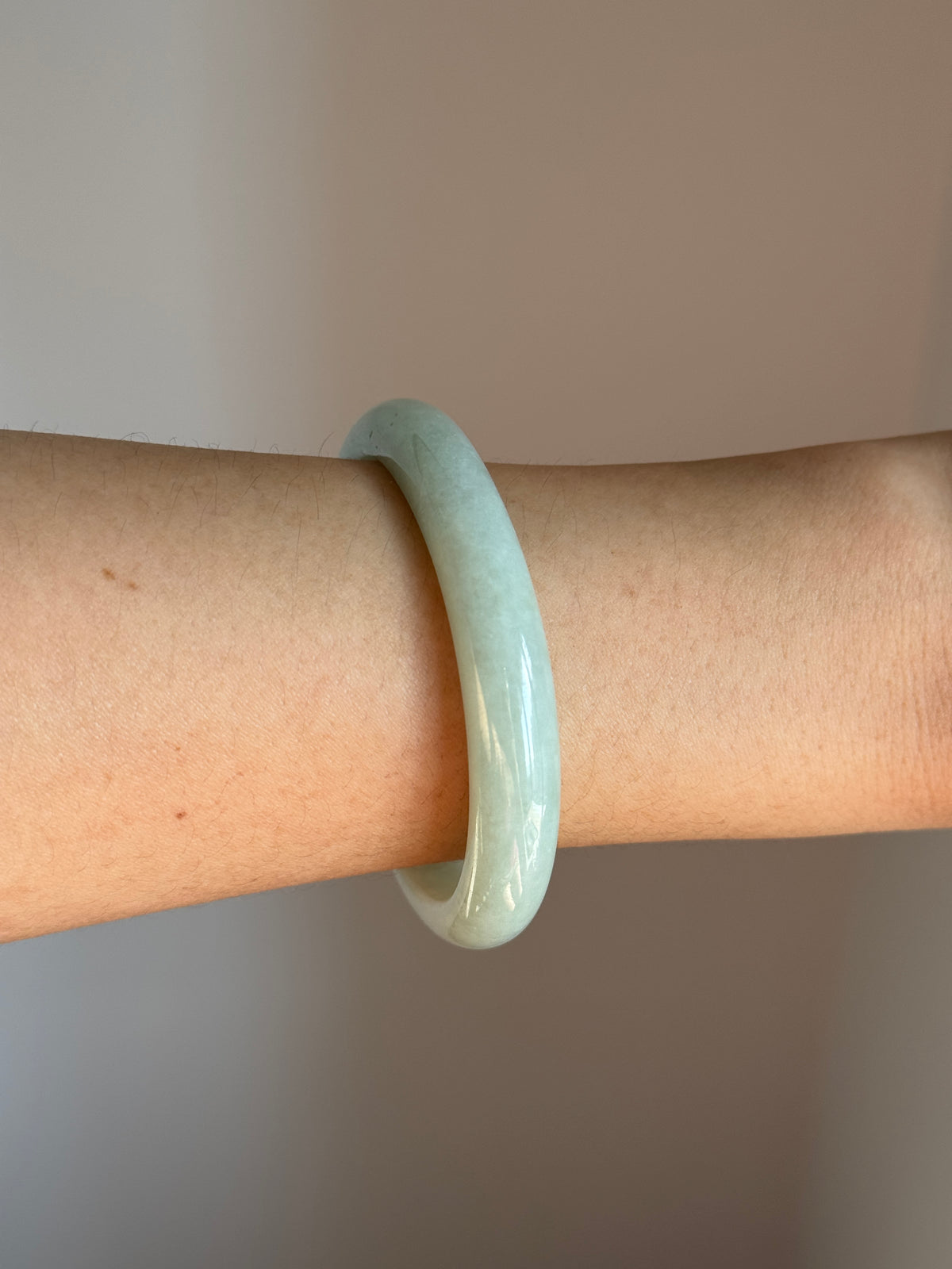 #0426 Lotus Green Oval Jade Bangle Size 51