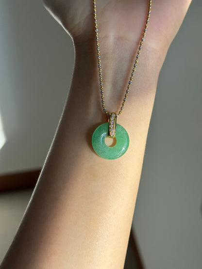 #P0562 "Bi" Icy Bright Green Jadeite Jade Donut 18K Yellow Gold Pendant
