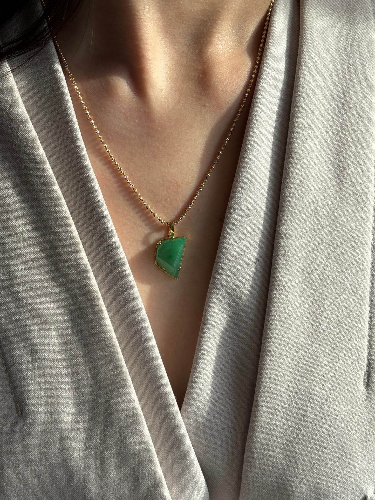 #0474 "Free" Icy Bright Sun Green Jadeite Jade 18K Yellow Gold Pendant