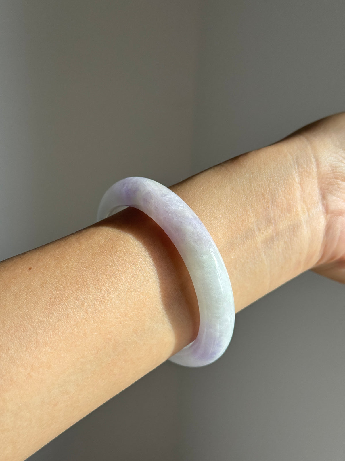 #0448 Icy Lavender Green Jade Bangle Size 55.8