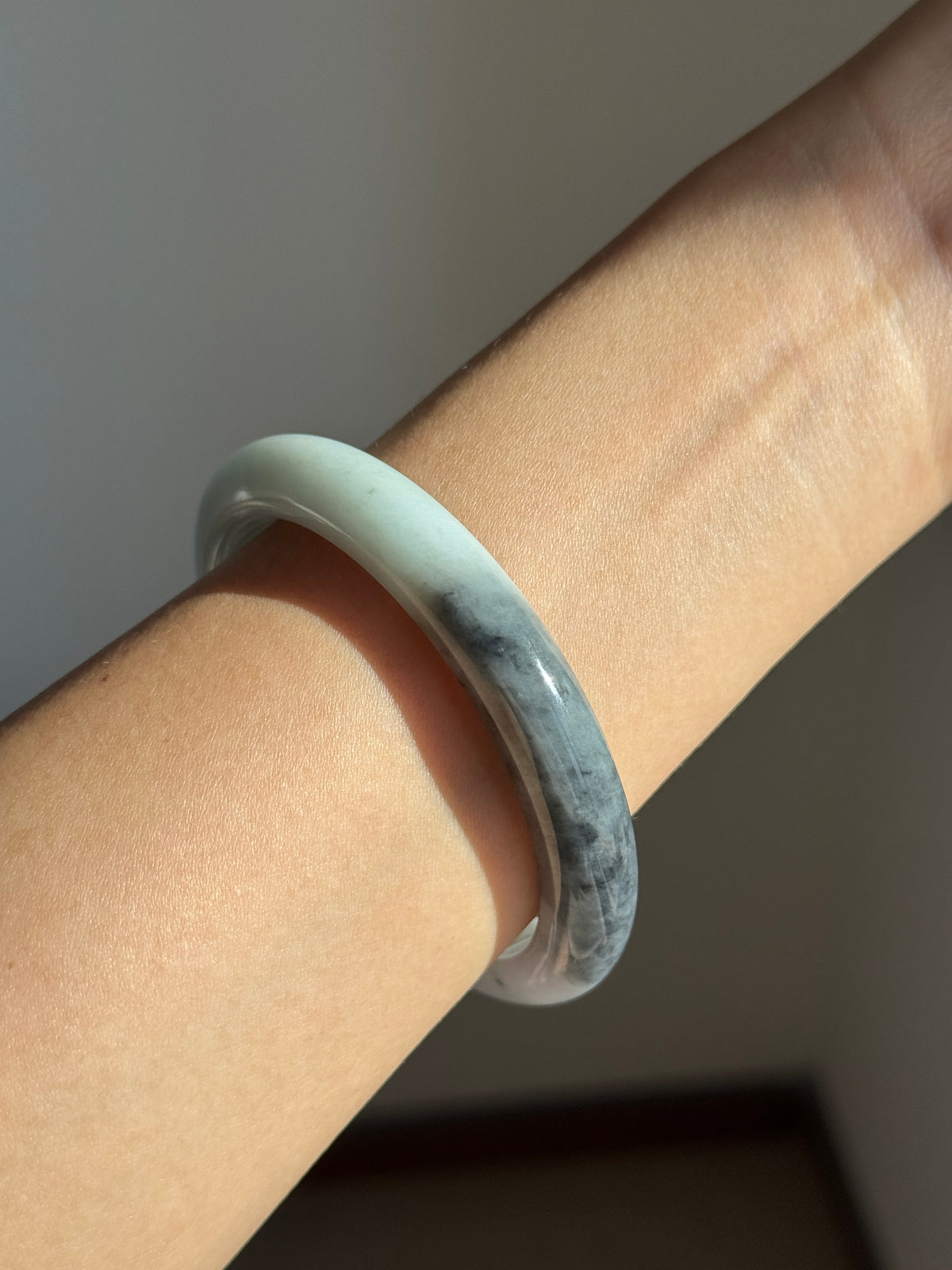 #0446 Light Green Lavender Ink Jade Bangle Size 60