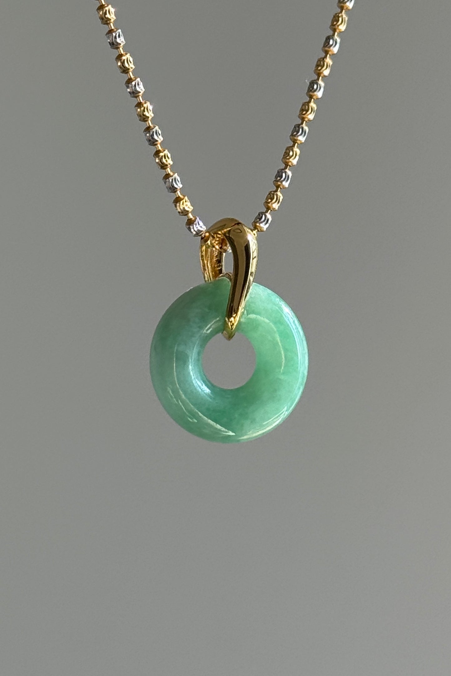 #P0478 "Bi" Vivid Green Jadeite Jade Donut 18K Yellow Gold Pendant