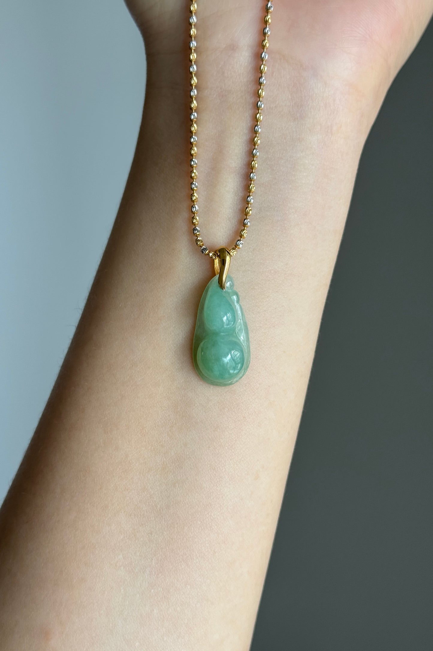 #P0516 "Hulu/Gourd" Icy Lotus Green Flower Jadeite Jade 18K Yellow Gold Pendant