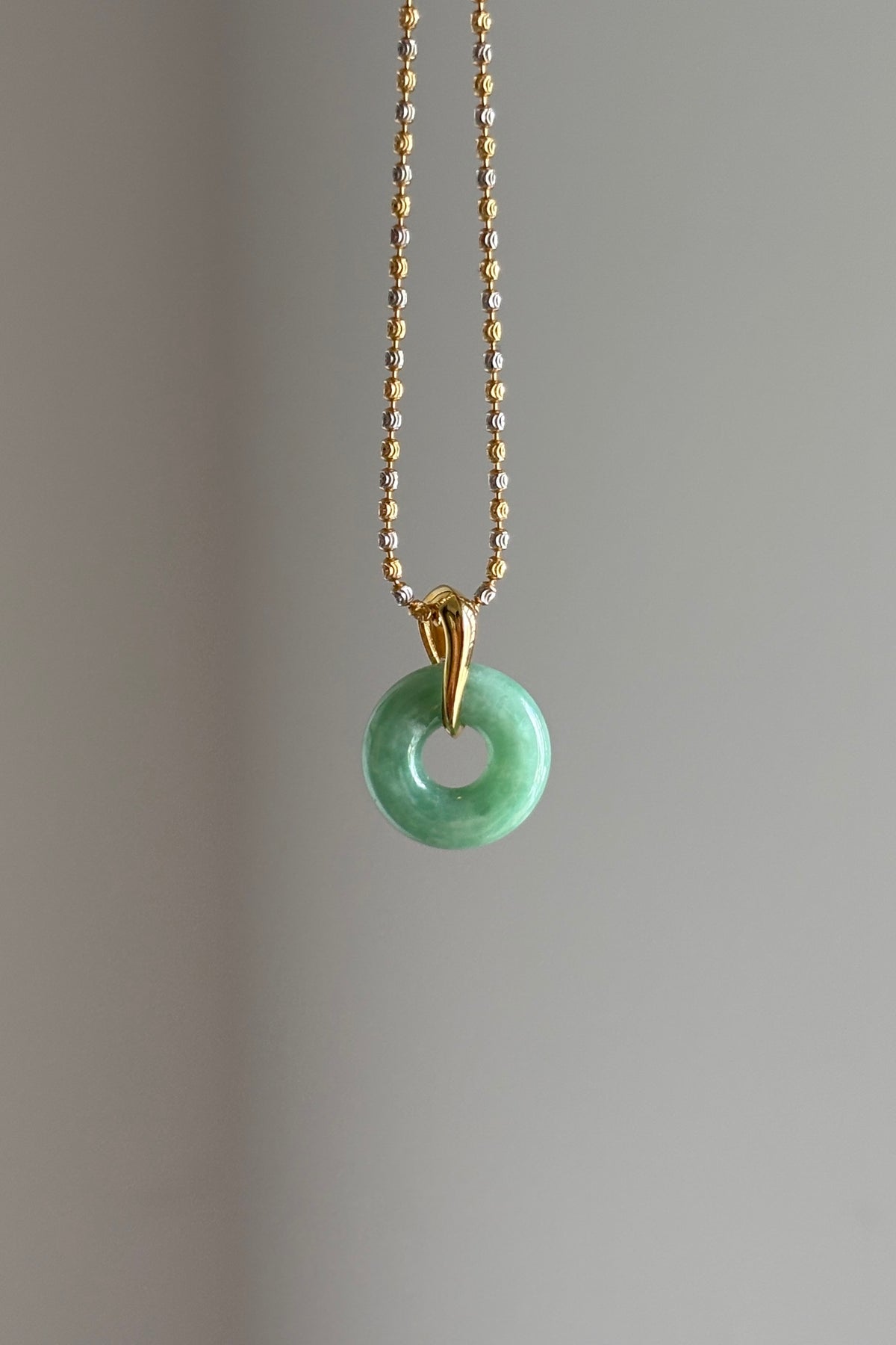 #P0565 "Bi" Vivid Green Jadeite Jade Donut 18K Yellow Gold Pendant