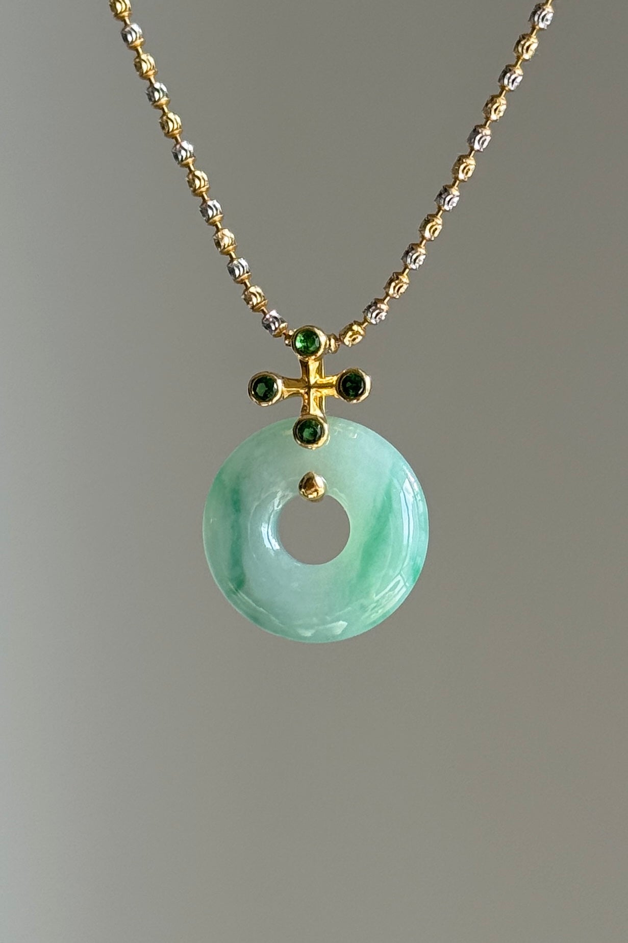 #P0467 "Bi" Icy Vivid Green Jadeite Jade Donut 18K Yellow Gold Pendant