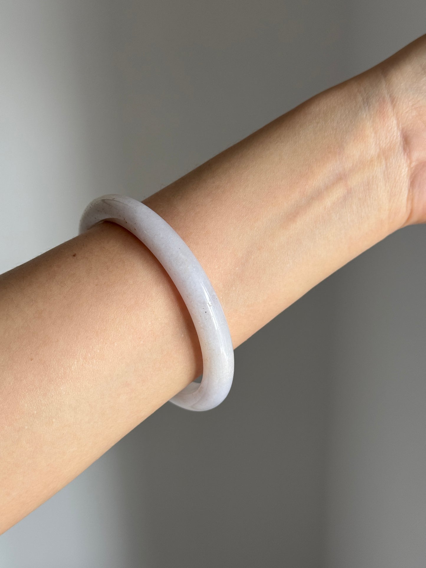 #0390 Icy White Light Lavender Golden Flecks Jade Bangle Size 60