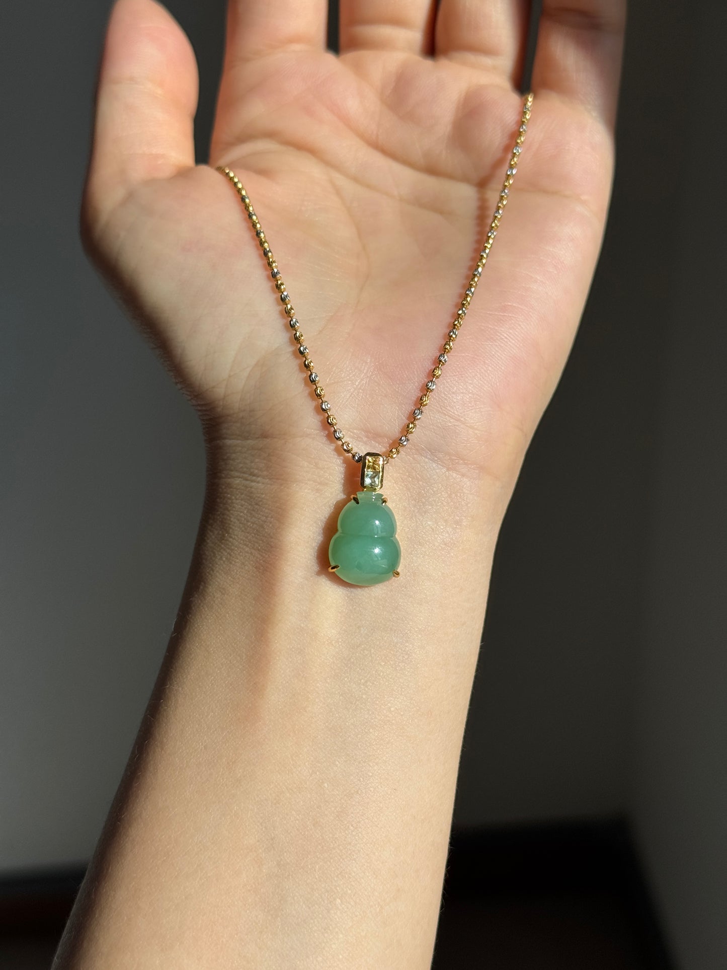 #P0564 "Hulu/Gourd" Icy Lotus Green Jadeite Jade 18K Yellow Gold Pendant
