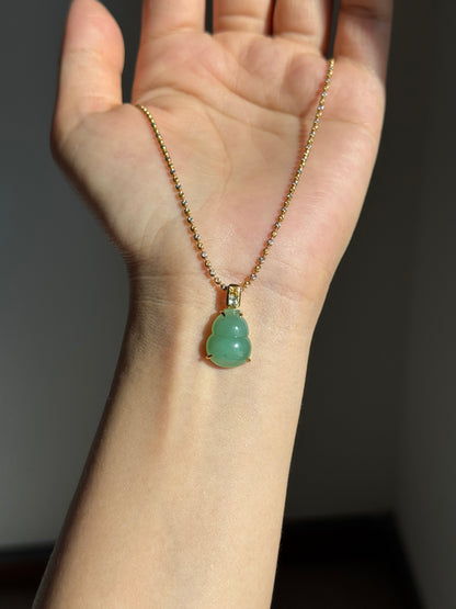 #P0564 "Hulu/Gourd" Icy Lotus Green Jadeite Jade 18K Yellow Gold Pendant