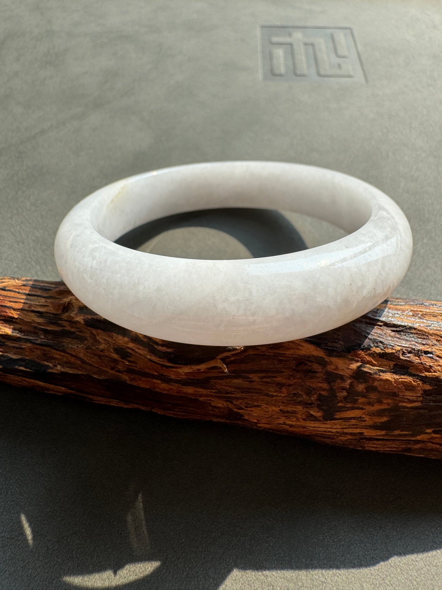 #0404 Light Pink Lavender Jade Bangle Size 56.4