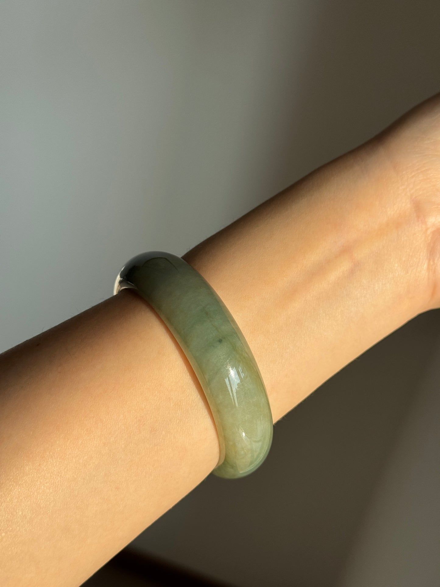 #0410 Icy Olive Green Yellow Ink Flower Jade Bangle Size 53.2