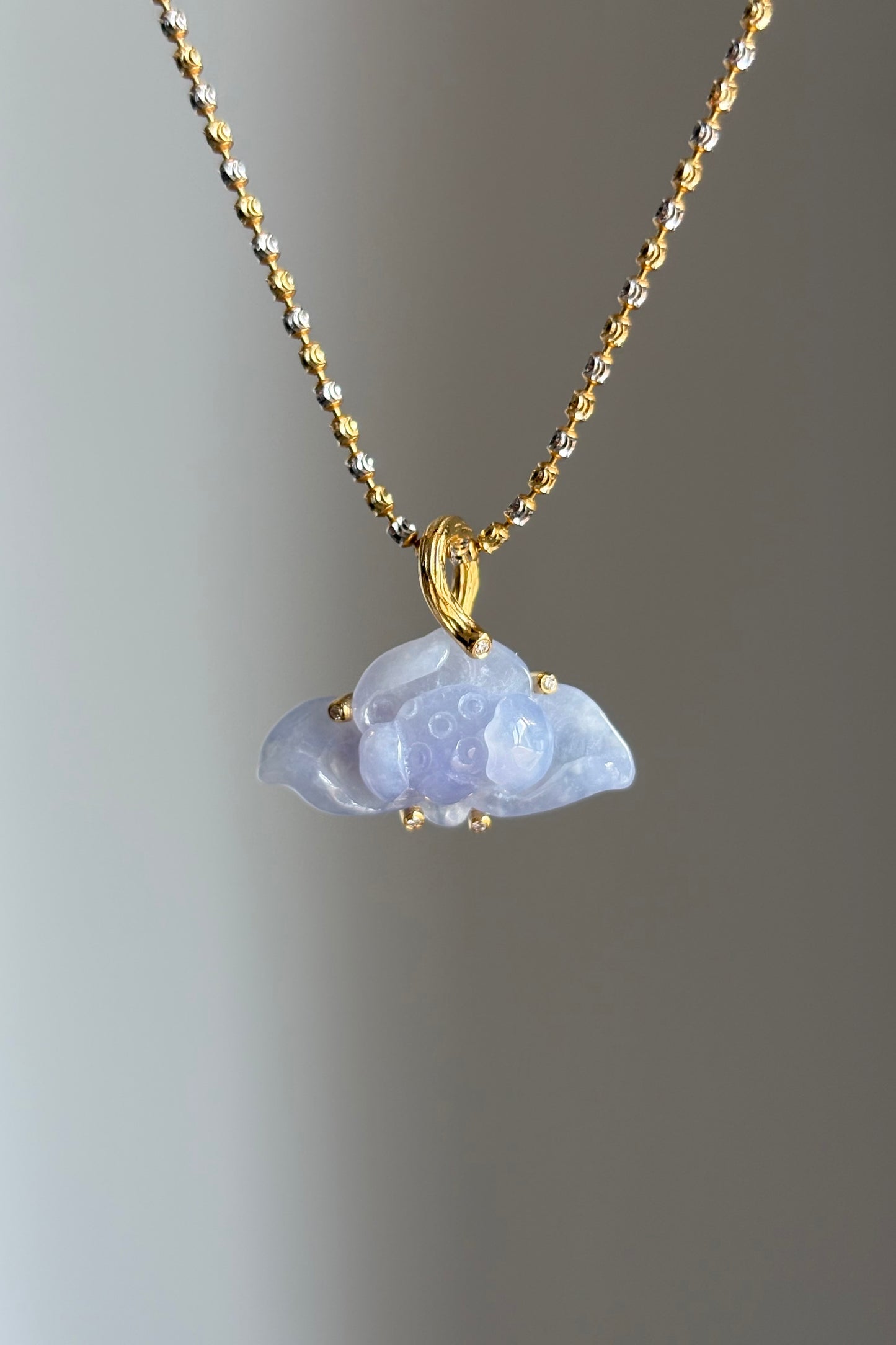 #P0471 "Lotus" Icy Lavender Jadeite Jade 18K Yellow Gold Pendant