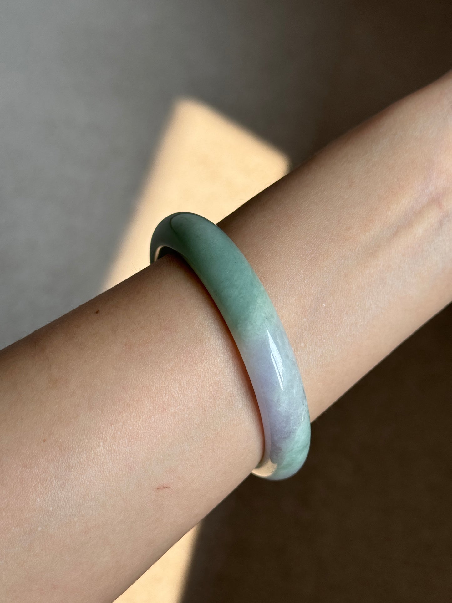#0417 Icy Green Lavender Jade Bangle Size 58.8