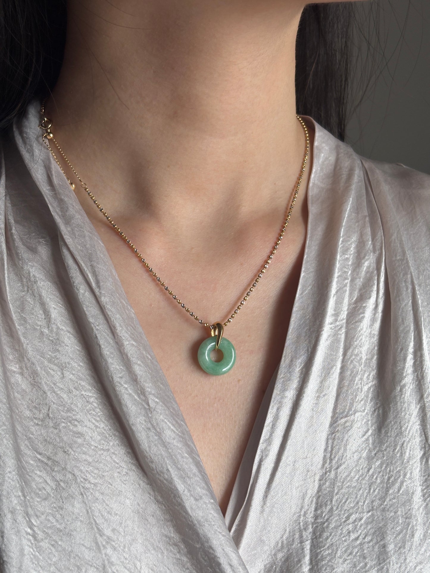 #P0478 "Bi" Vivid Green Jadeite Jade Donut 18K Yellow Gold Pendant