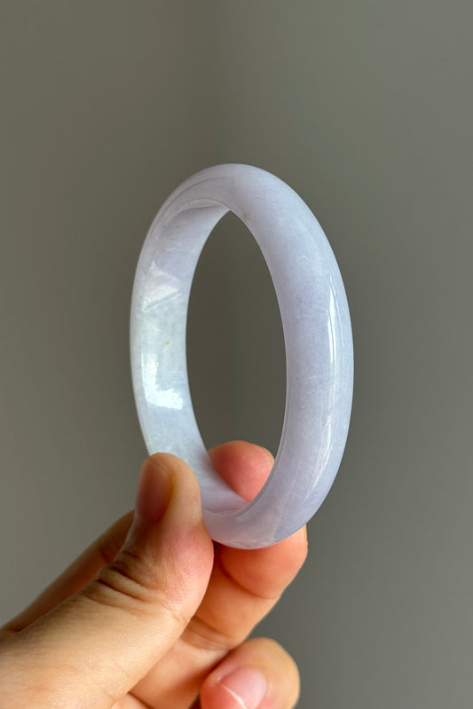 #0461 Icy Vivid Lavender Oval Jade Bangle Size 51