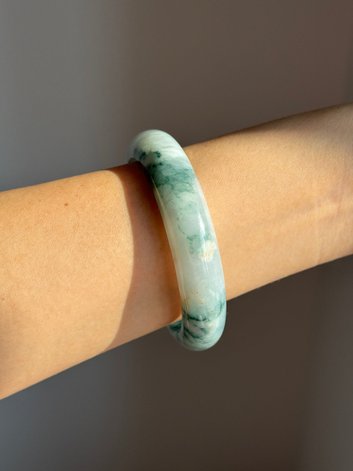#0462 Icy Bluish Green Flowers Jade Bangle Size 59