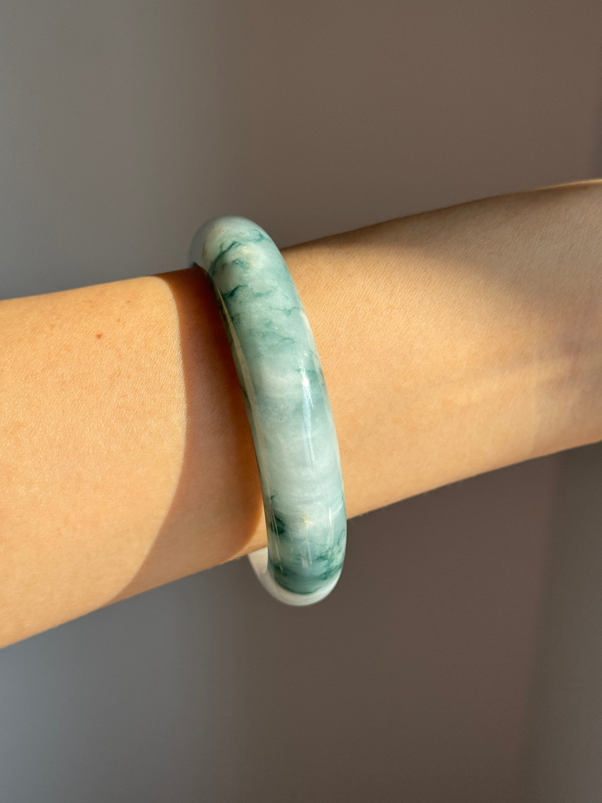 #0462 Icy Bluish Green Flowers Jade Bangle Size 59