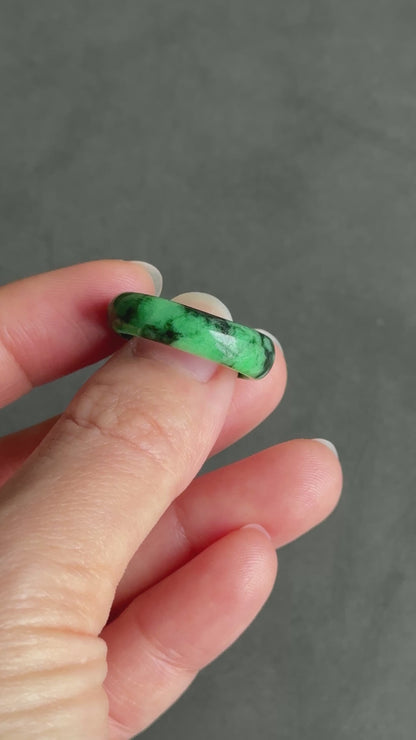 #R0602 Rich Green Jadeite Jade Band Ring Size 8