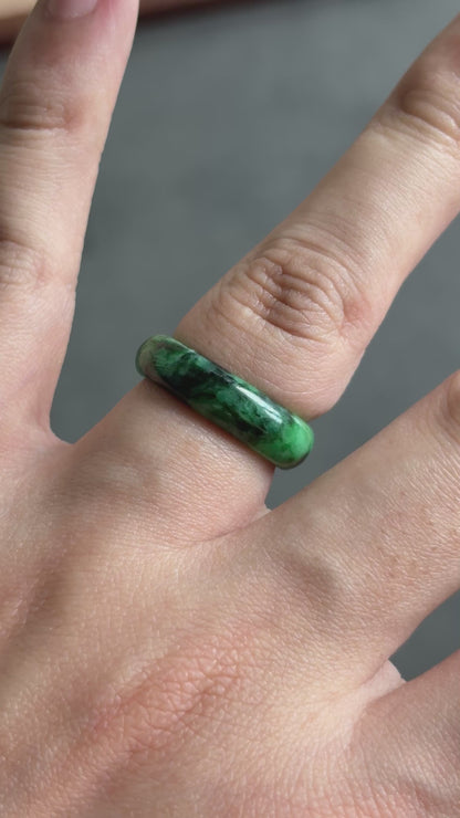 #R0602 Rich Green Jadeite Jade Band Ring Size 8