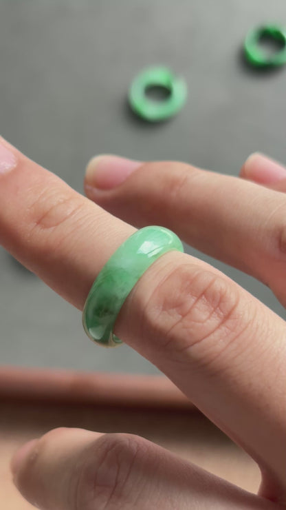 #R0606 Vivid Green Jadeite Jade Band Ring Size 8