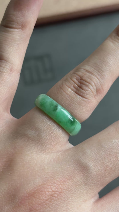 #R0606 Vivid Green Jadeite Jade Band Ring Size 8