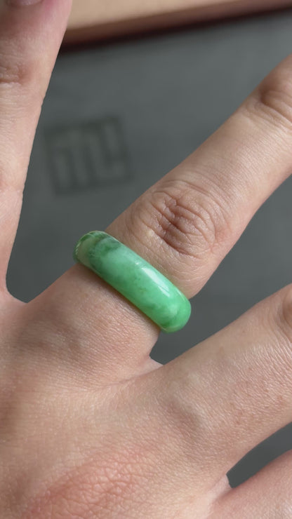 #R0605 Vivid Green Jadeite Jade Band Ring Size 8.25