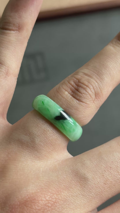 #R0604 Vivid Green Jadeite Jade Band Ring Size 8