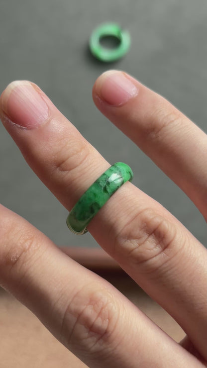 #R0601 Rich Green Jadeite Jade Band Ring Size 8