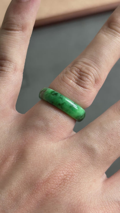 #R0601 Rich Green Jadeite Jade Band Ring Size 8