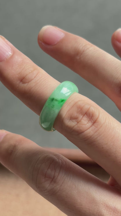 #R0604 Vivid Green Jadeite Jade Band Ring Size 8