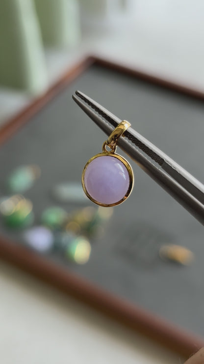 #0431 Lavender Jadeite Jade Cabochon 18K Yellow Gold Pendant