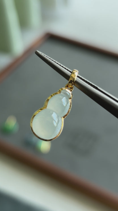 #0430 "Hulu" Highly Icy White Jadeite Jade 18K Yellow Gold Pendant
