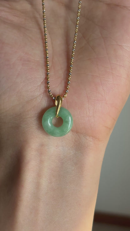 #P0519 "Bi" Vivid Green Jadeite Jade Donut 18K Yellow Gold Pendant