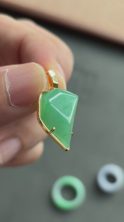 #0474 "Free" Icy Bright Sun Green Jadeite Jade 18K Yellow Gold Pendant