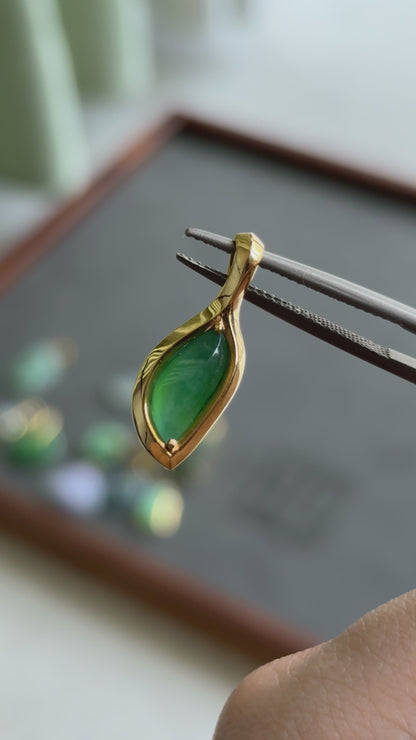 #0426 "Leaf" Highly Icy Bright Sun Green Jadeite Jade 18K Yellow Gold Pendant